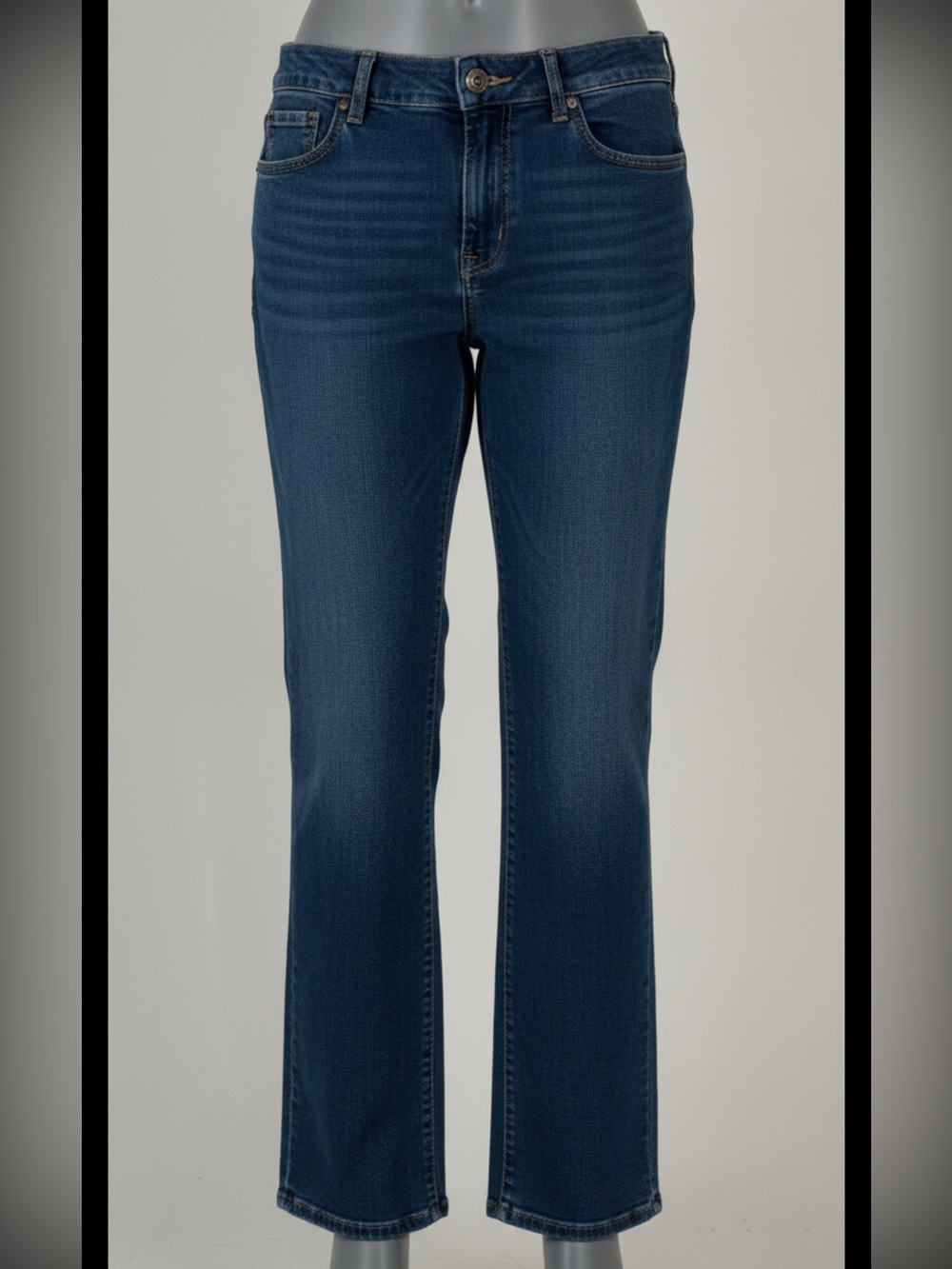 Blue Straight Leg Jeans with Classic Denim Style